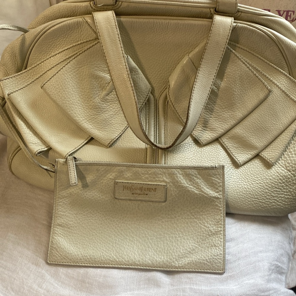 YVES SAINT LAURENT White Pebbled Leather Large Obi Bowler Bag w/ Zippered Pouch - Picture 2 of 16